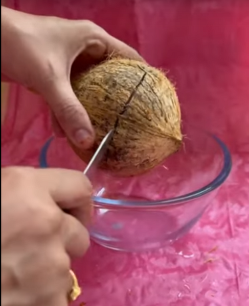 Maheela Tips & Hacks - How to crack open a coconut without hassle